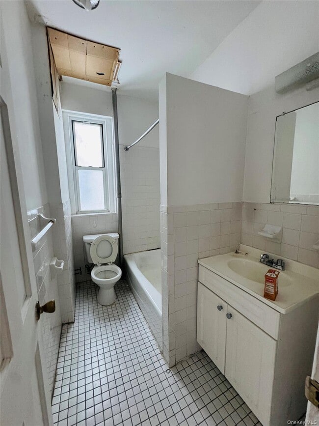 37-80-80 64th St in Queens, NY - Building Photo - Building Photo