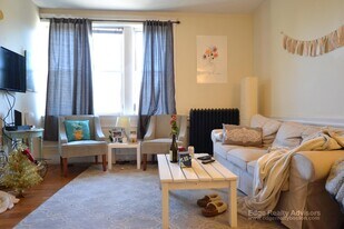 318 Saint Paul St, Unit 5 in Brookline, MA - Building Photo