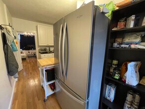 682 Parker St, Unit 2 in Boston, MA - Foto de edificio - Building Photo