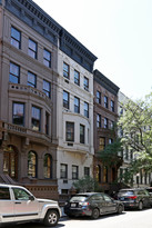 112 W 75th St in New York, NY - Building Photo