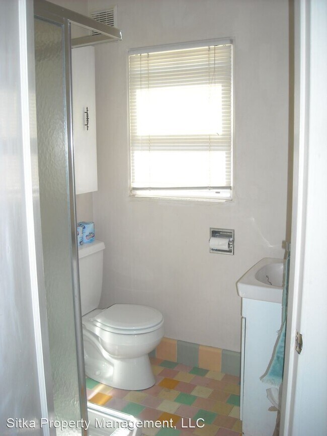 1416 SE Duke St in Portland, OR - Building Photo - Building Photo