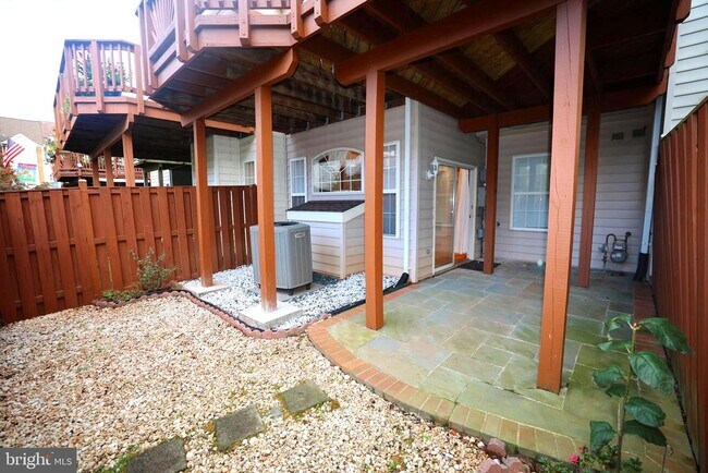 20635 Glenmere Square in Sterling, VA - Building Photo - Building Photo