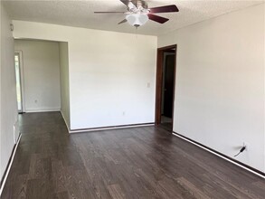208 Cagle St in Moore, OK - Foto de edificio - Building Photo