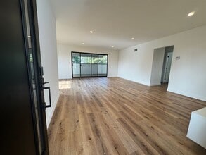 1347 N Stanley Ave in West Hollywood, CA - Foto de edificio - Building Photo