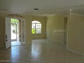 11082 Lakeland Cir in Ft. Myers, FL - Building Photo - Building Photo