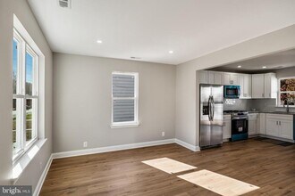 104 W Park Ave in Lindenwold, NJ - Building Photo - Building Photo