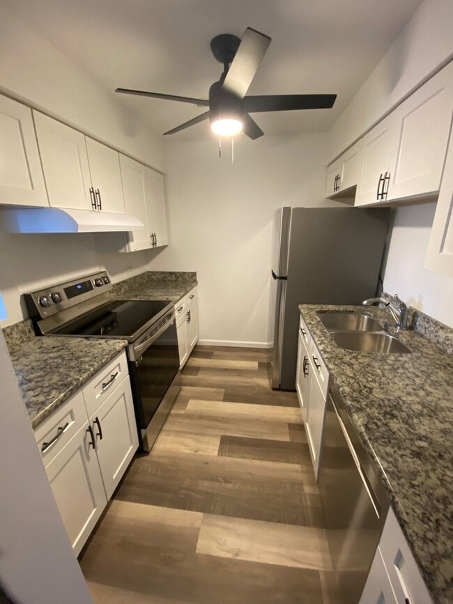 1464 Stonebridge Cir in Wheaton, IL - Building Photo - Building Photo