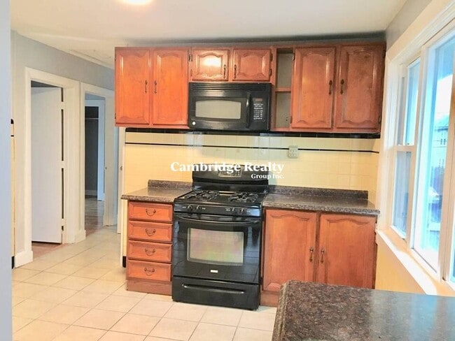 62 Woods Ave, Unit 2 in Somerville, MA - Building Photo - Building Photo