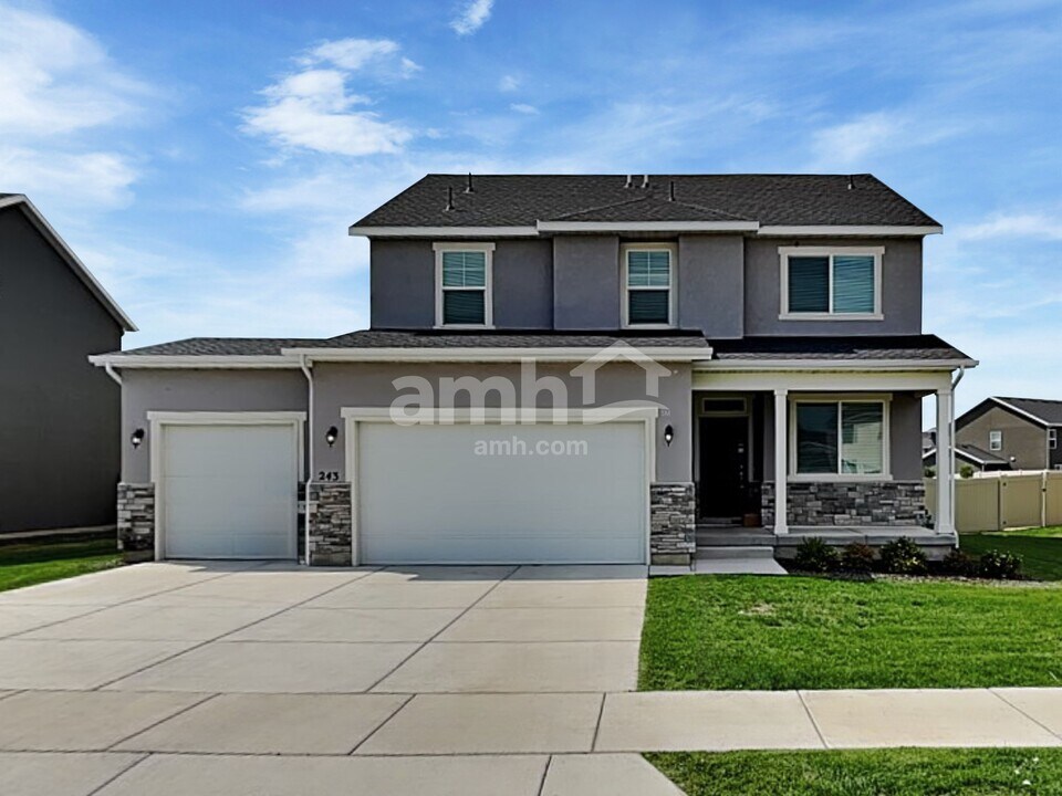 243 N Dry Crk Rd in Saratoga Springs, UT - Building Photo