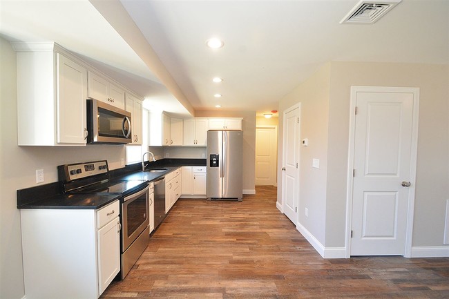 259 Stage Rd-Unit -2 in Nottingham, NH - Foto de edificio - Building Photo