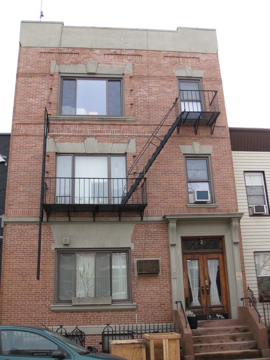 19 Jackson Pl in Brooklyn, NY - Building Photo