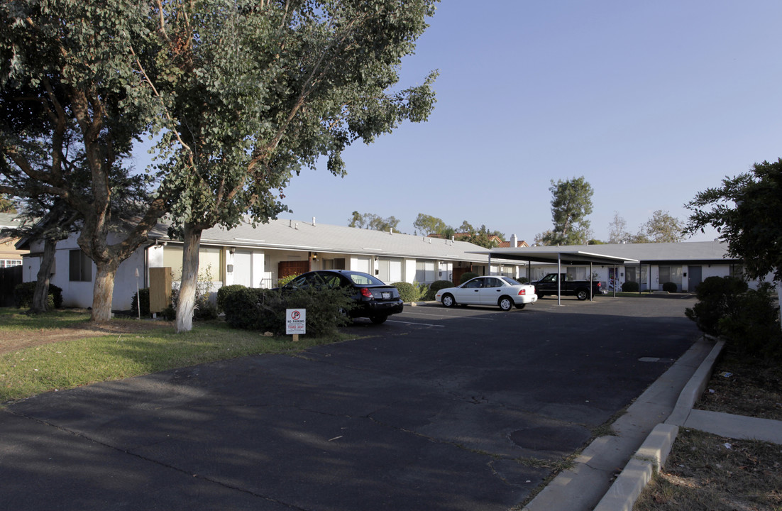 15th Avenue Apartments in Escondido, CA - Foto de edificio