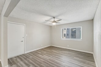 Tides on Cambridge in Las Vegas, NV - Building Photo - Building Photo