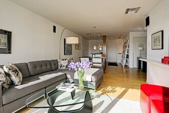 3600 Montrose Blvd in Houston, TX - Foto de edificio - Building Photo