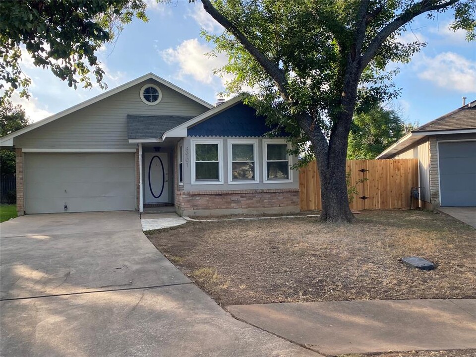 8901 Shattuck Cove in Austin, TX - Building Photo