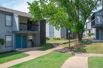 Charleston Crossing Apartments in Broken Arrow, OK - Building Photo - Building Photo