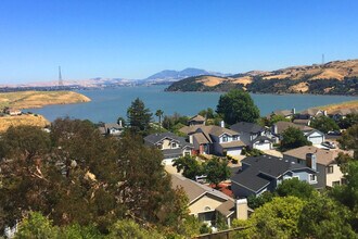 1201 Glen Cove Pky, Unit 1713 in Vallejo, CA - Foto de edificio - Building Photo