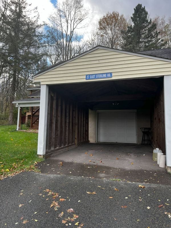 27 E Sterling Rd in Newfoundland, PA - Building Photo - Building Photo