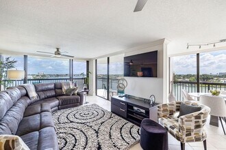 9425 Blind Pass Rd in St Pete Beach, FL - Foto de edificio - Building Photo