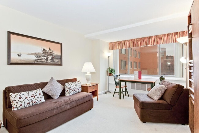 property at 1121 Arlington Blvd