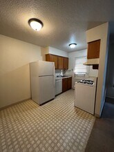 Knollridge Garden Apartments in Coralville, IA - Building Photo - Interior Photo