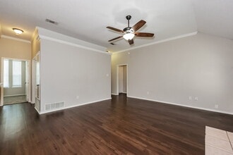 621 Pleasant Valley Dr in Burleson, TX - Building Photo - Building Photo