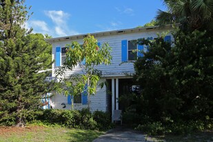 215 Edgewood Dr in West Palm Beach, FL - Building Photo