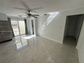 11138 SW 6th St in Miami, FL - Building Photo - Building Photo