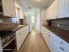 546 E Bayview Ave in Ocean Gate, NJ - Building Photo - Building Photo