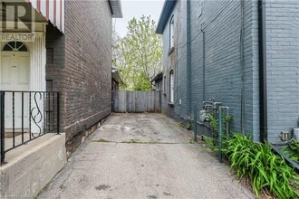 72 Marlborough St in Brantford, ON - Building Photo - Building Photo