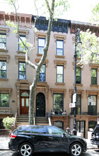 410 1/2 Clinton St in Brooklyn, NY - Building Photo - Building Photo