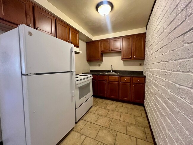 property at 605 Kellywood Manor
