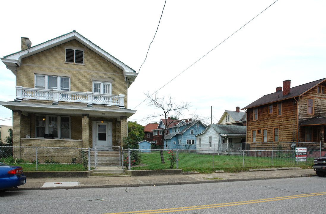 228 Shelton Ave in Charleston, WV - Building Photo