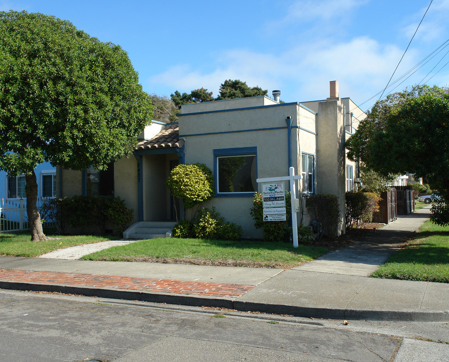 2407 24th St in Richmond, CA - Foto de edificio