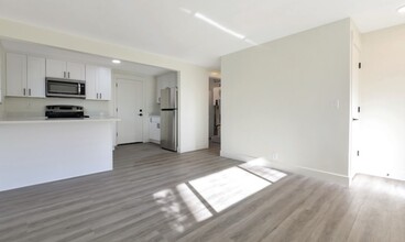 2263 S Lake St in Salt Lake City, UT - Building Photo - Interior Photo