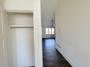 104-106 Oakwood Ct in Raymore, MO - Building Photo - Building Photo