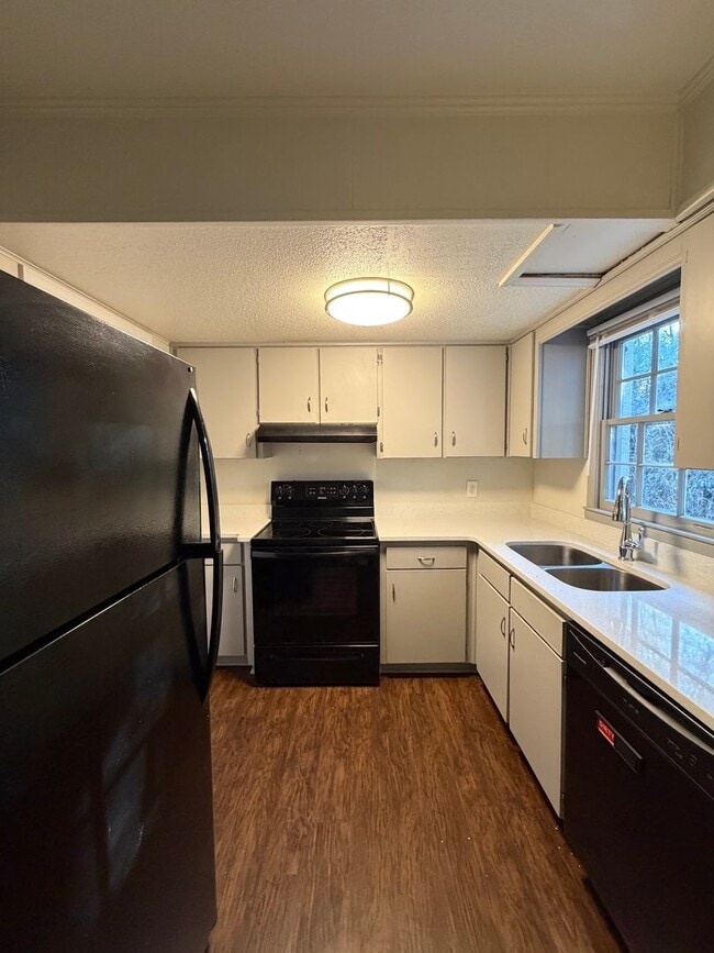 1020 Crestwood St in Auburn, AL - Building Photo - Building Photo