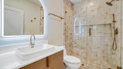 2035 S Corning St in Los Angeles, CA - Foto de edificio - Building Photo