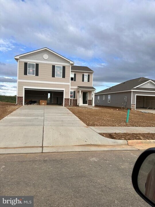 125 Grasmere St in Stephens City, VA - Building Photo