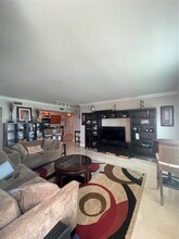 7350 SW 89th St in Miami, FL - Building Photo - Building Photo