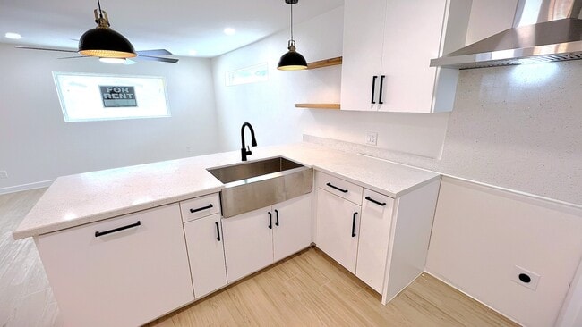 property at 2010 E Kearney St