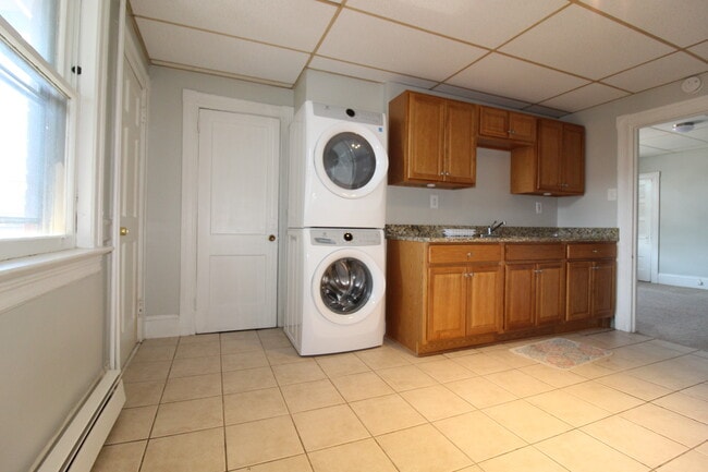 167 Park Rd, Unit 3-e in West Hartford, CT - Foto de edificio - Building Photo