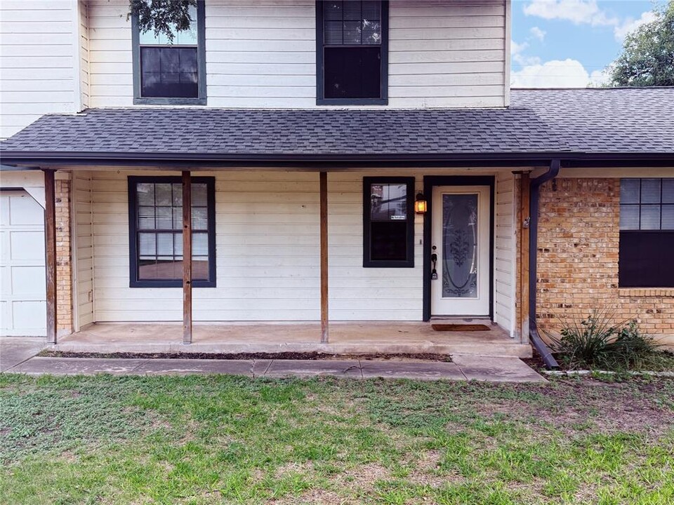 1711 Ryon Ln in Round Rock, TX - Building Photo