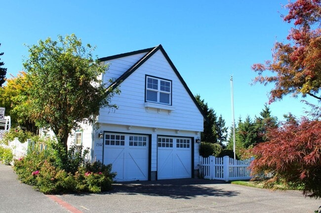 7502 Pioneer Way in Gig Harbor, WA - Building Photo - Building Photo