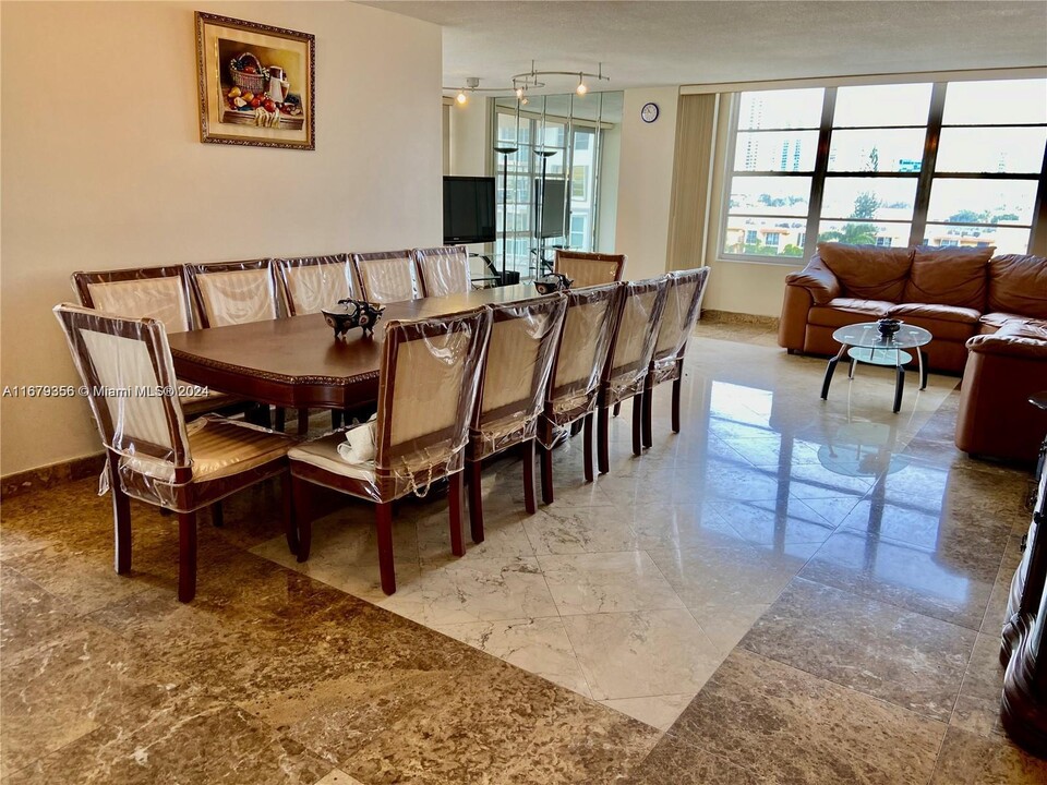 230 174th St, Unit 819 in Sunny Isles Beach, FL - Foto de edificio