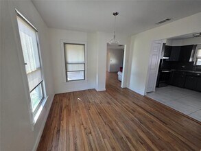 3449 Oak Creek Cir in Dallas, TX - Building Photo - Building Photo