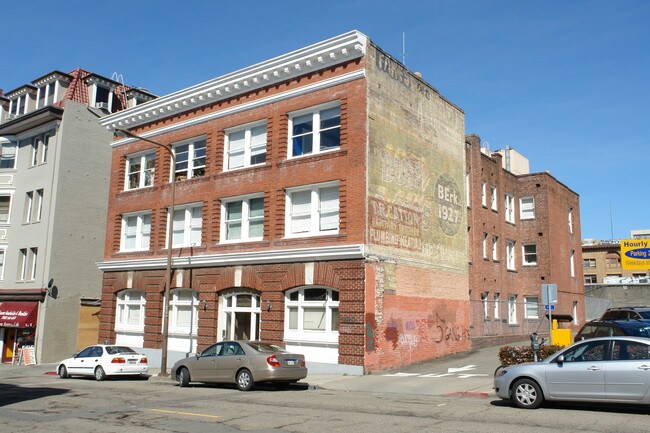 Heywood Apartments in Berkeley, CA - Building Photo - Building Photo