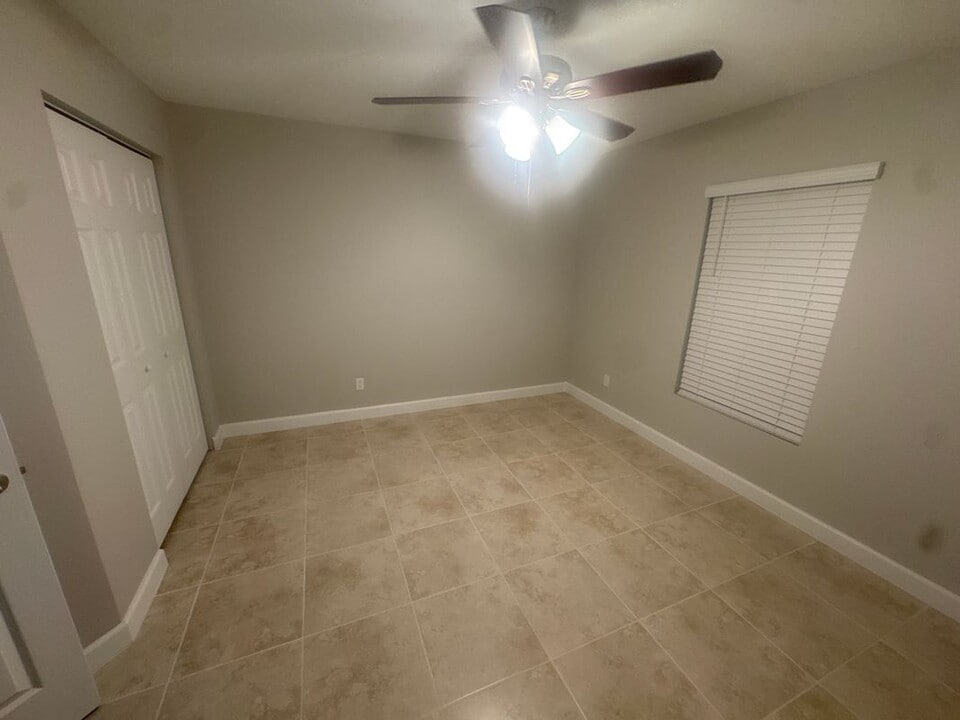 356 Webbwood Ave SW in Palm Bay, FL - Foto de edificio