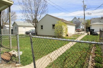 1224 S 74th St, Unit UPPER in West Allis, WI - Building Photo - Building Photo