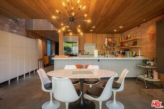 1570 La Baig Ave in Los Angeles, CA - Building Photo - Building Photo